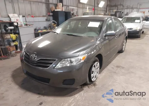 2010 Toyota Camry Le z USA, uszkodzony, nr VIN 4T4BF3EK6AR058841